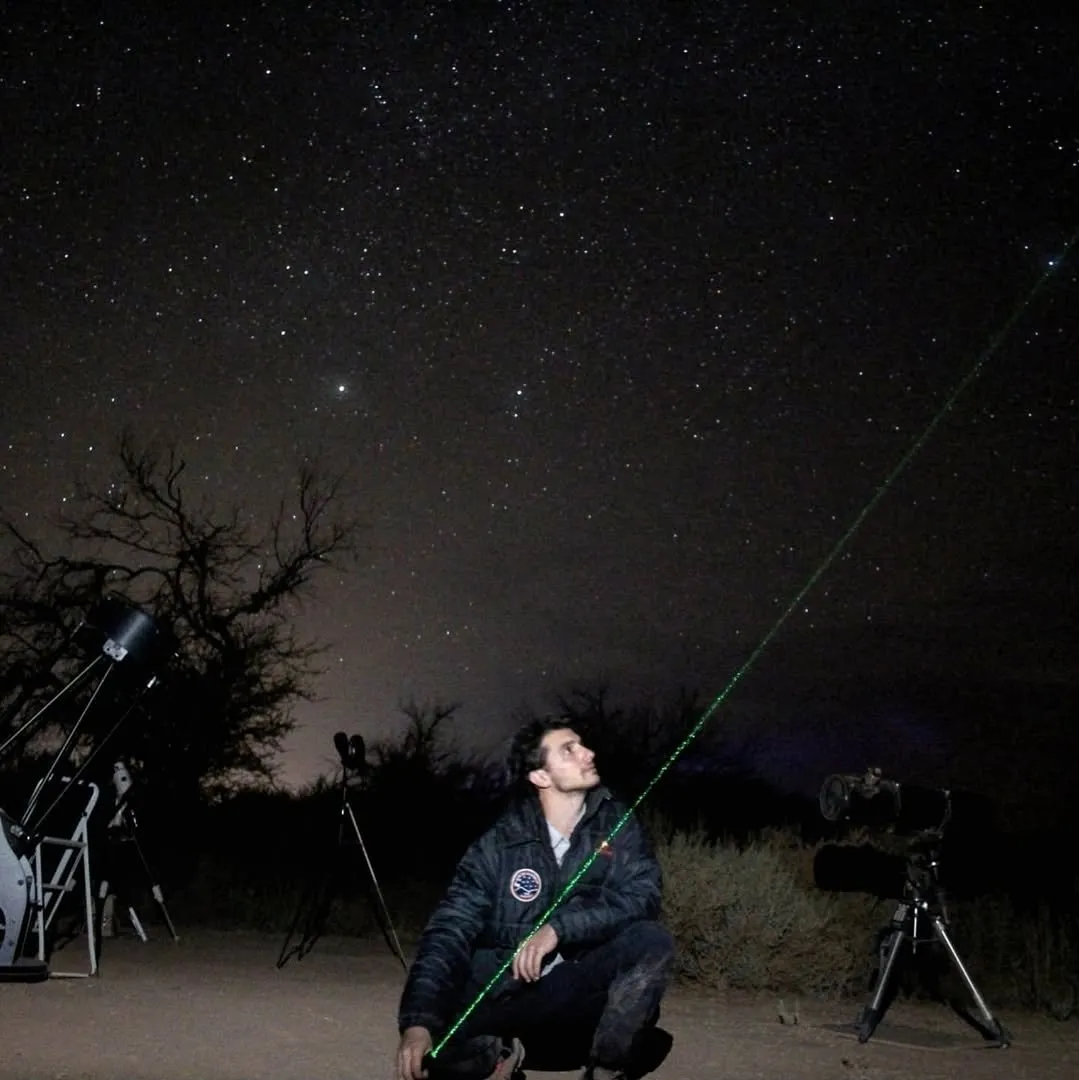 Vicente Litvak - Guía astronómico apasionado en el desierto de Atacama con telescopio inteligente